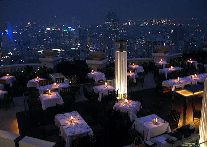 Podniebna restauracja Sirocco w Bangkoku, Tajlandia